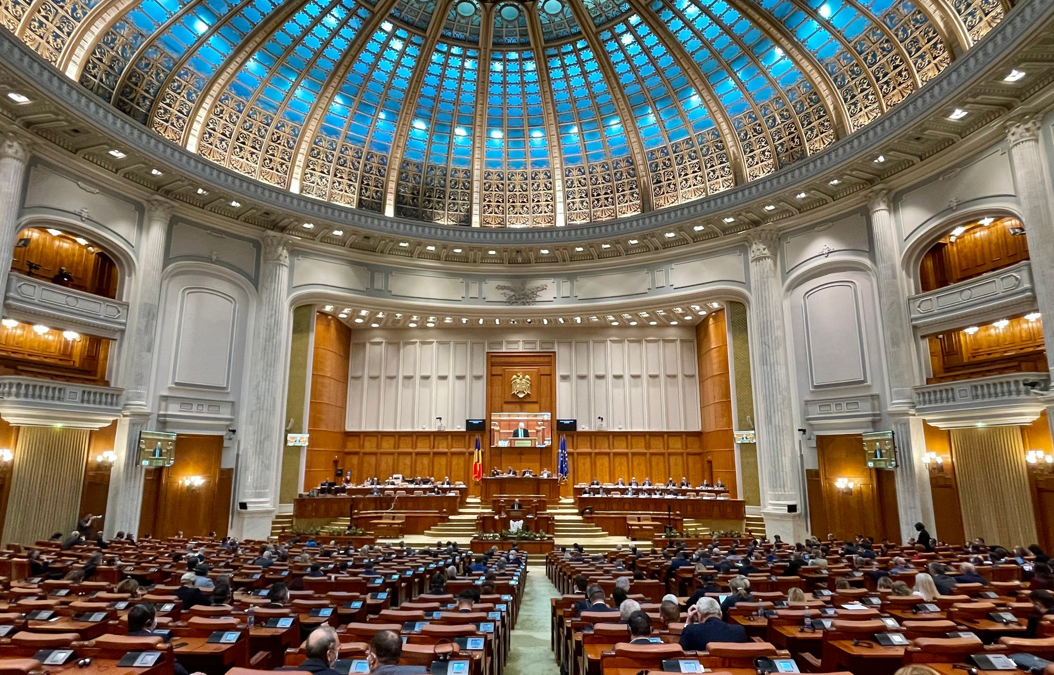 Pragul pentru abuz în serviciu, eliminat de Parlament