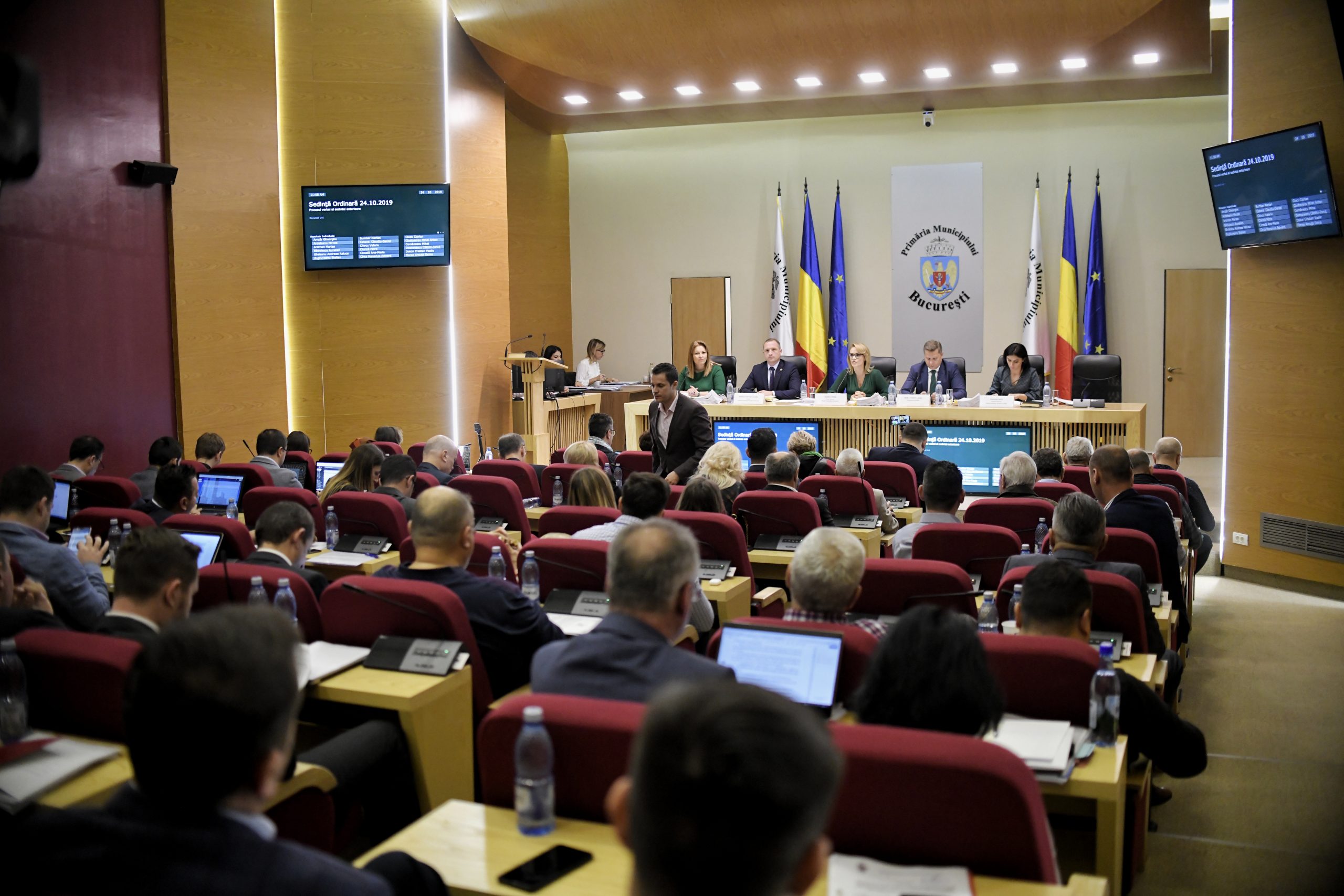 „O nebunie fără rost și fără sens”