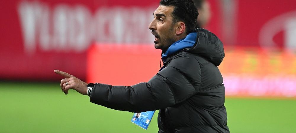 Telefon sau inspirație?! Schimbările lui Charalambous, analizate de două legende steliste: „Era normal!”