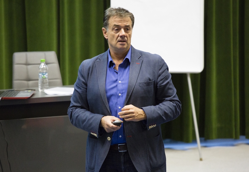 Kyros Vassaras, după scandalul de la Rapid-FCSB: VAR-ul nu poate rezolva toate problemele