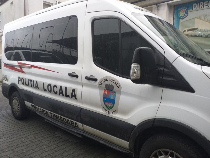 Un bărbat care l-a înjunghiat pe un altul cu o foarfecă, depistat de poliţiştii locali