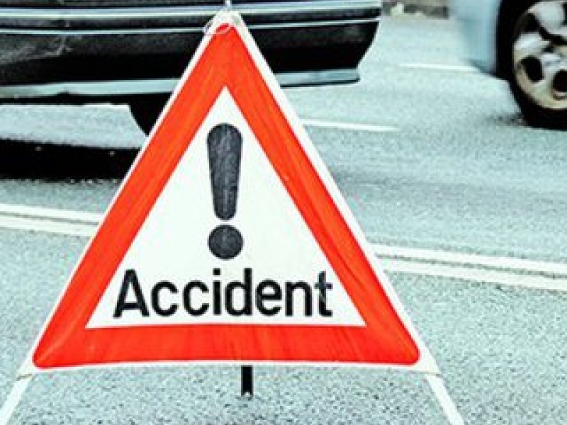 Un șofer băut a provocat un accident în care au fost răniți trei tineri