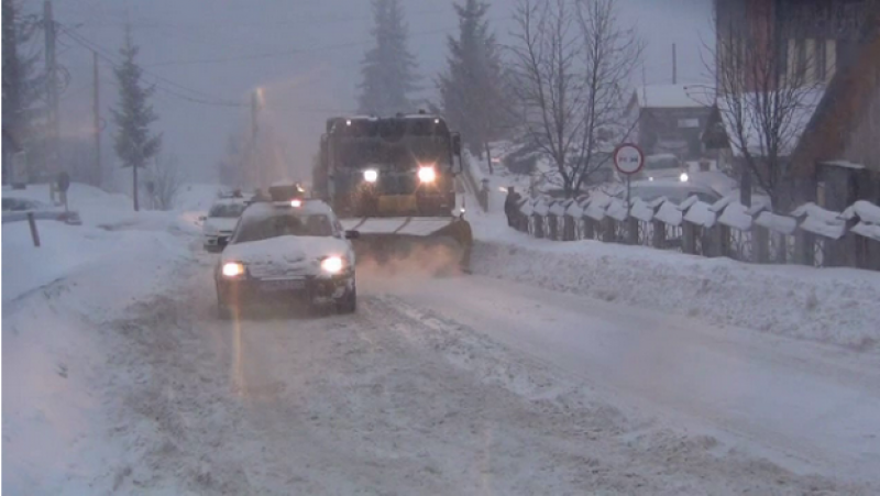 Mai multe tronsoane ale drumurilor județene din Botoșani rămân închise din cauza zăpezii