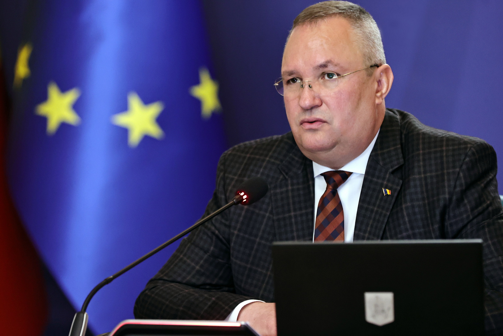 Am precizat foarte clar, pentru REDUCEREA acestor cheltuieli, ca domeniile salarizare şi investiţii să nu fie afectate