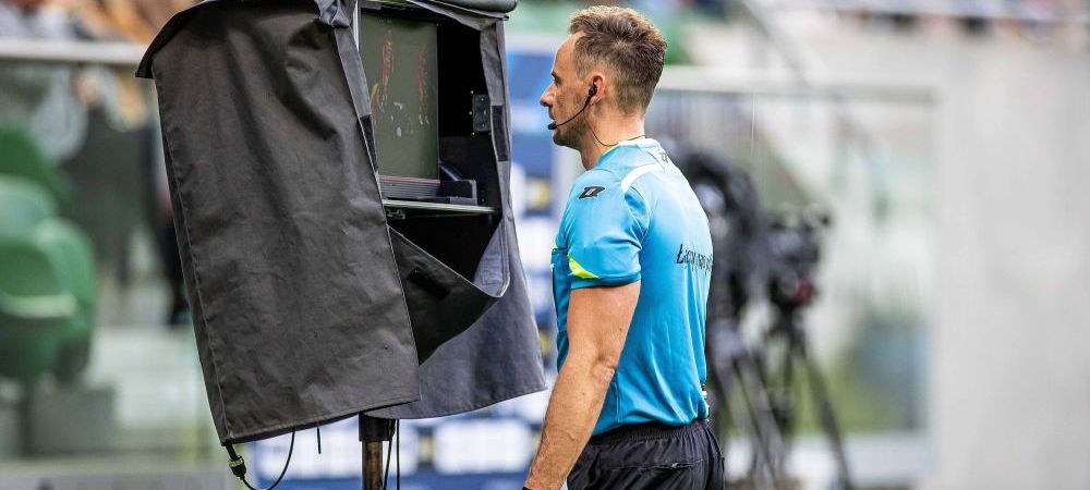 Știrea care face înconjurul lumii! Arbitrul nu a mai ajuns la meci, după ce s-a îmbătat în avion și s-a bătut cu pasagerii