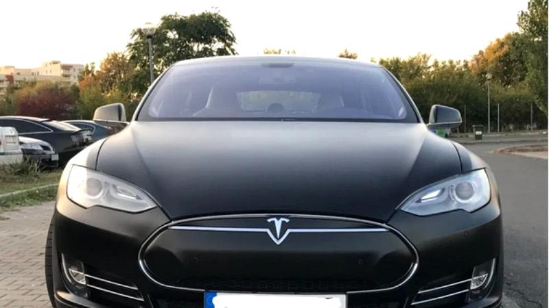 Angajații Tesla au distribuit imagini înregistrate de mașinile clienților