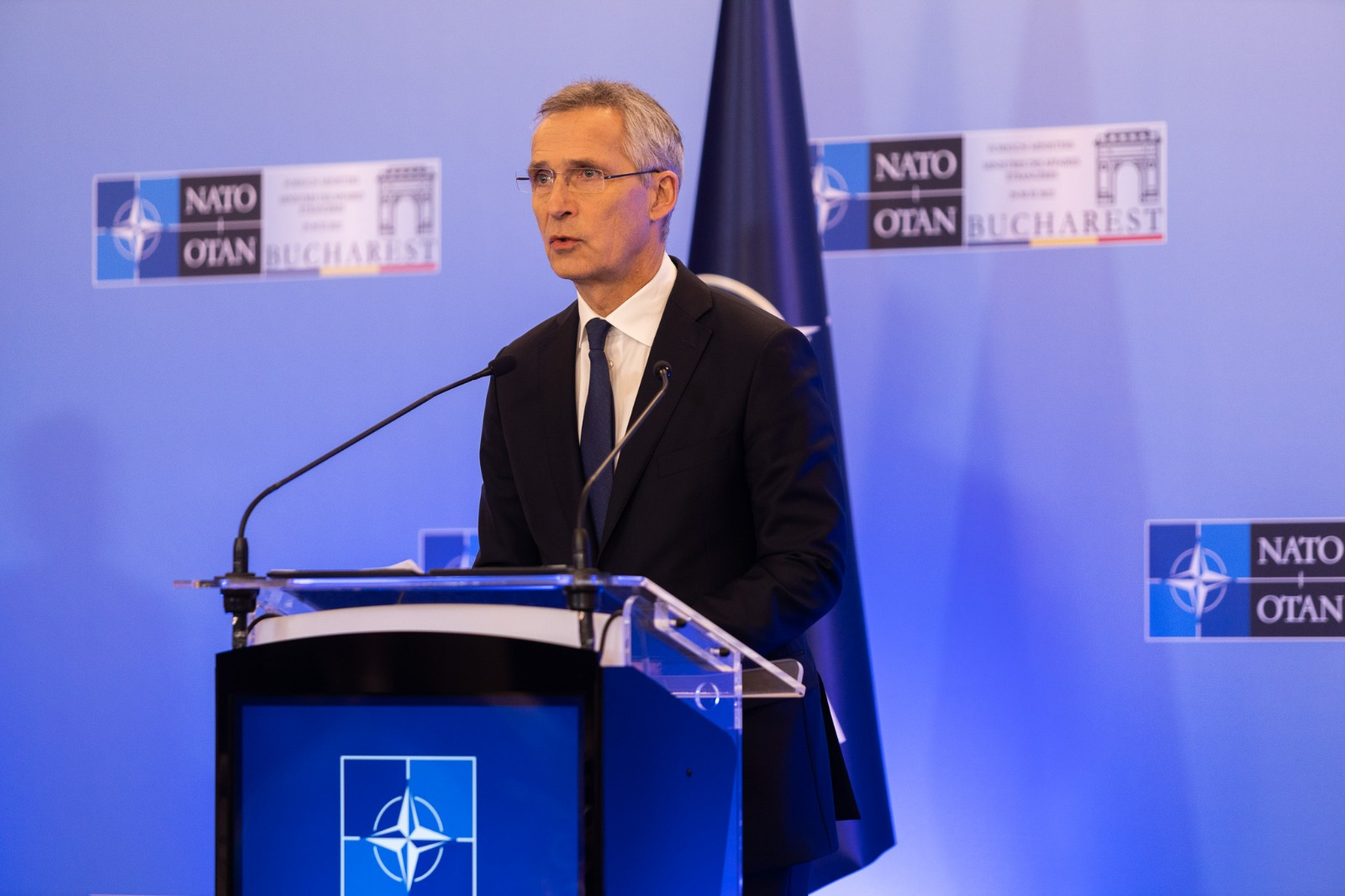 Secretarul general al NATO, Jens Stoltenberg, în vizită la Washington, pe tema ajutării Ucrainei împotriva Rusiei