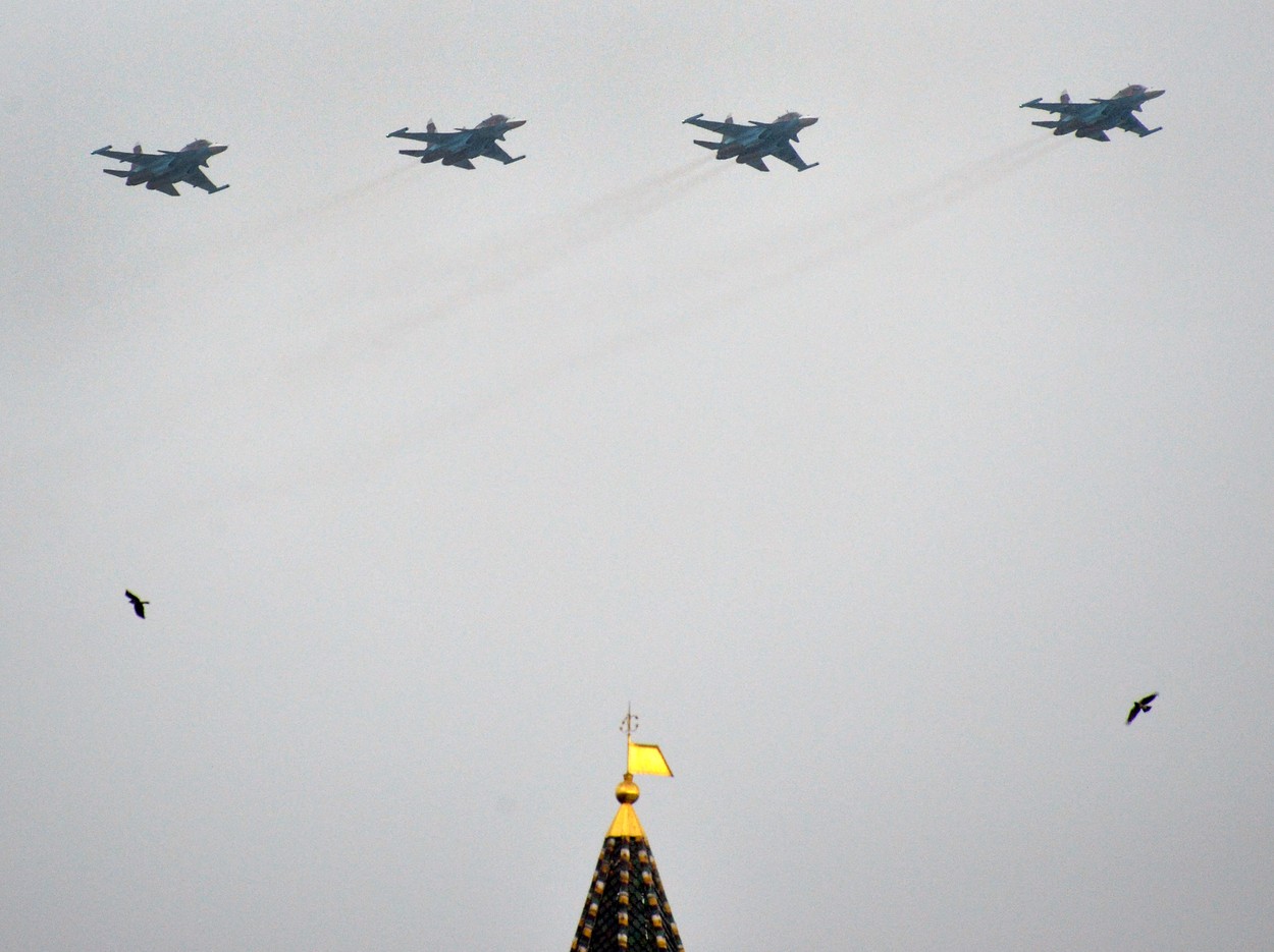 Un avion de vânătoare rusesc a fost ridicat de la sol în preajma a două aeronave NATO