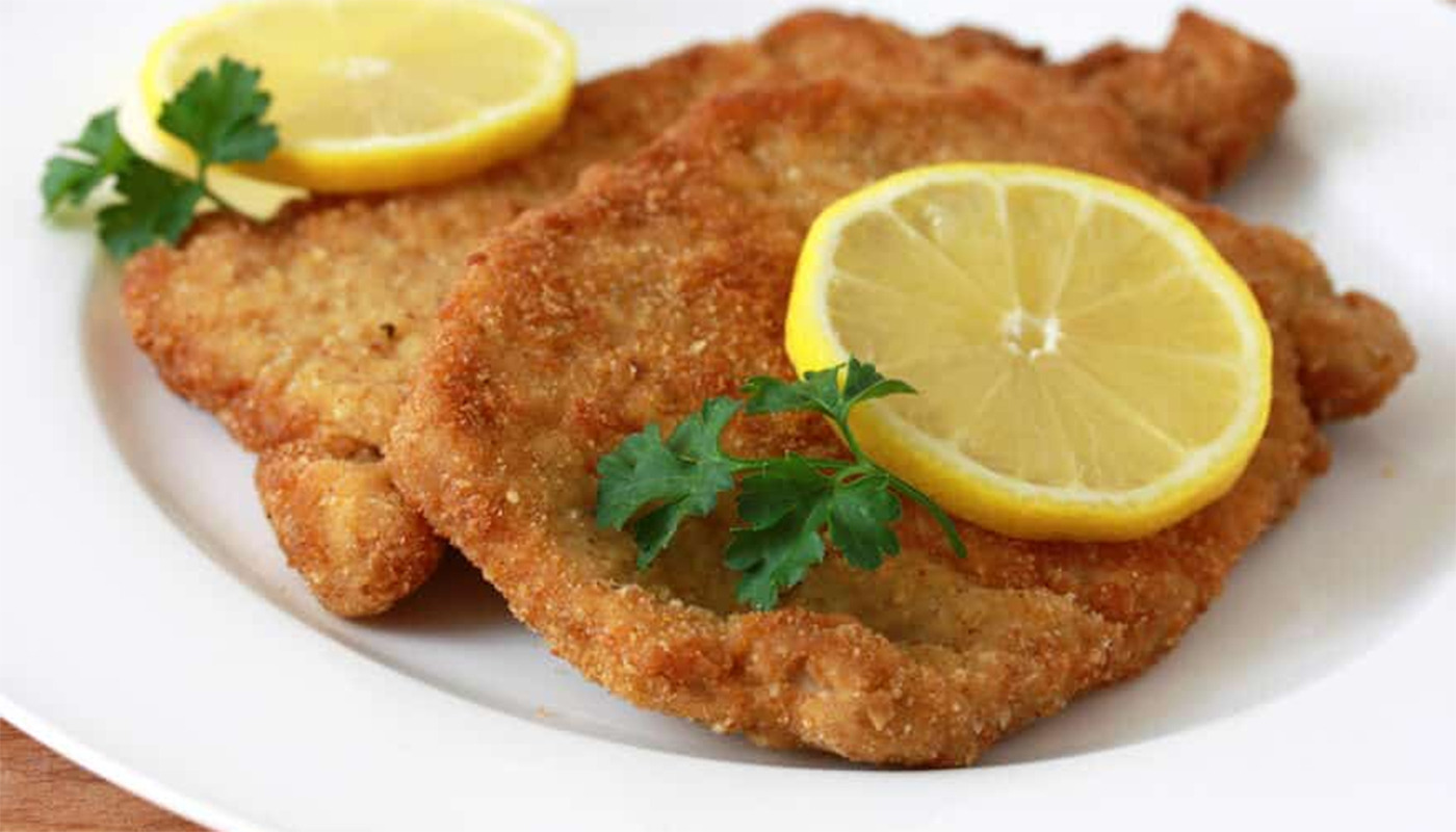 Pare o glumă, dar nu e. Câți bani percepe un restaurant pe „decorul de pătrunjel” de lângă șnițel