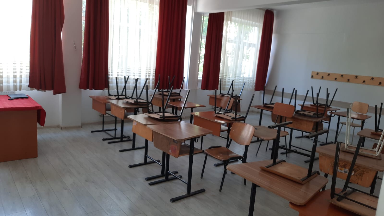 Greva generală din învăţământ continuă şi miercuri