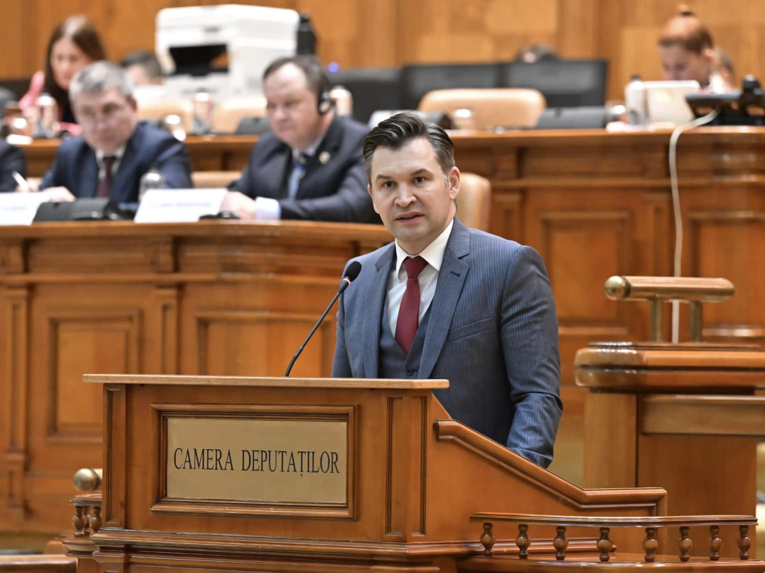 „AUR, locul unde și-au găsit refugiul politicieni violenți”
