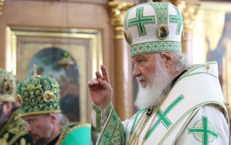 Preot rus excomunicat pentru că a încălcat porunca lui Kiril: A folosit cuvântul 'pace' în loc de 'victorie'