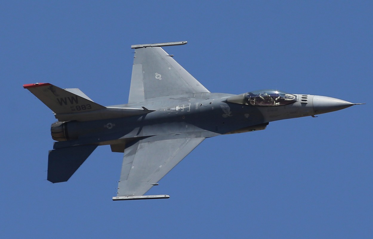 ALERTĂ la Washington. O aeronavă care nu răspundea s-a prăbușit după ce două avioane F-16 au fost trimise să o urmărească 