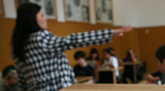 Din 24 de ani de serviciu, o profesoară a fost prezentă la ore doar patru ani