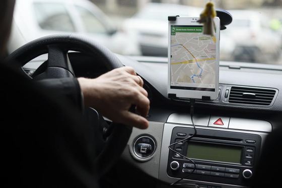Șoferul unui Uber, împușcat de o femeie care a crezut că vrea să o răpească