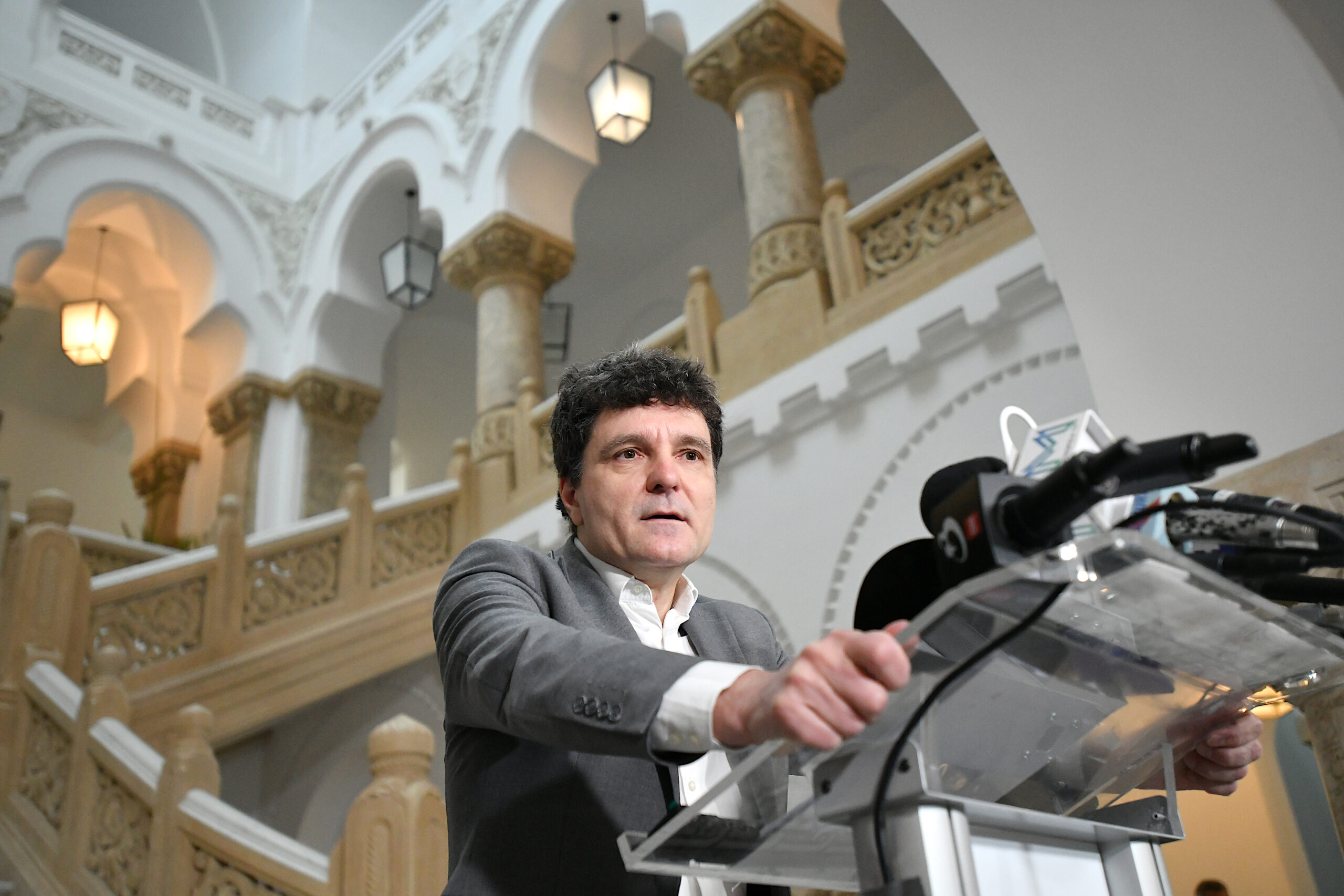 Nicușor Dan mai vrea un mandat și crede că stă bine în sondaje