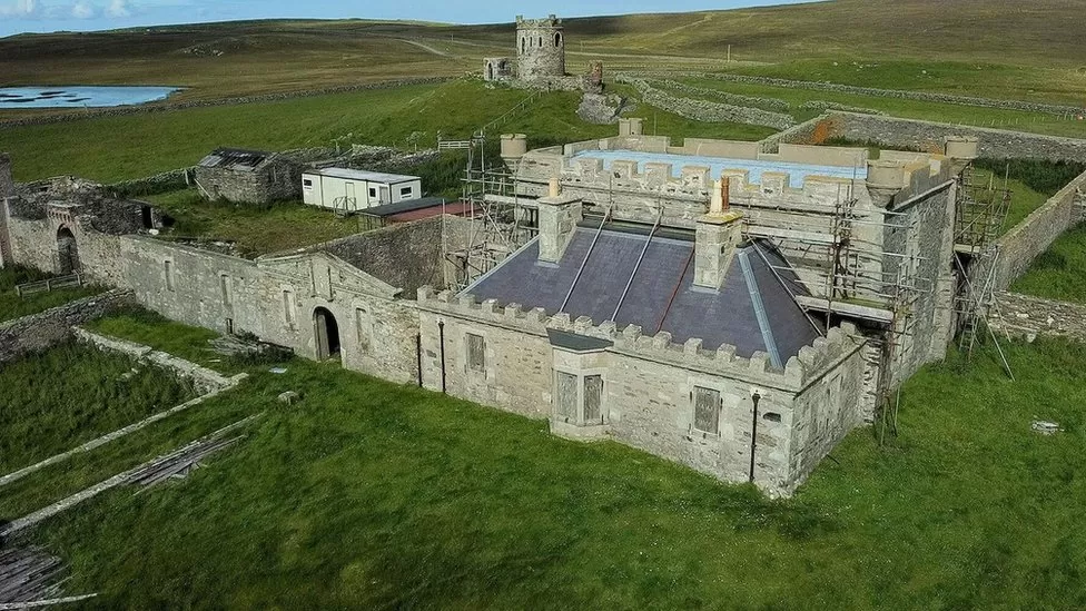 Castel de vânzare la prețul unei garsoniere din Vaslui