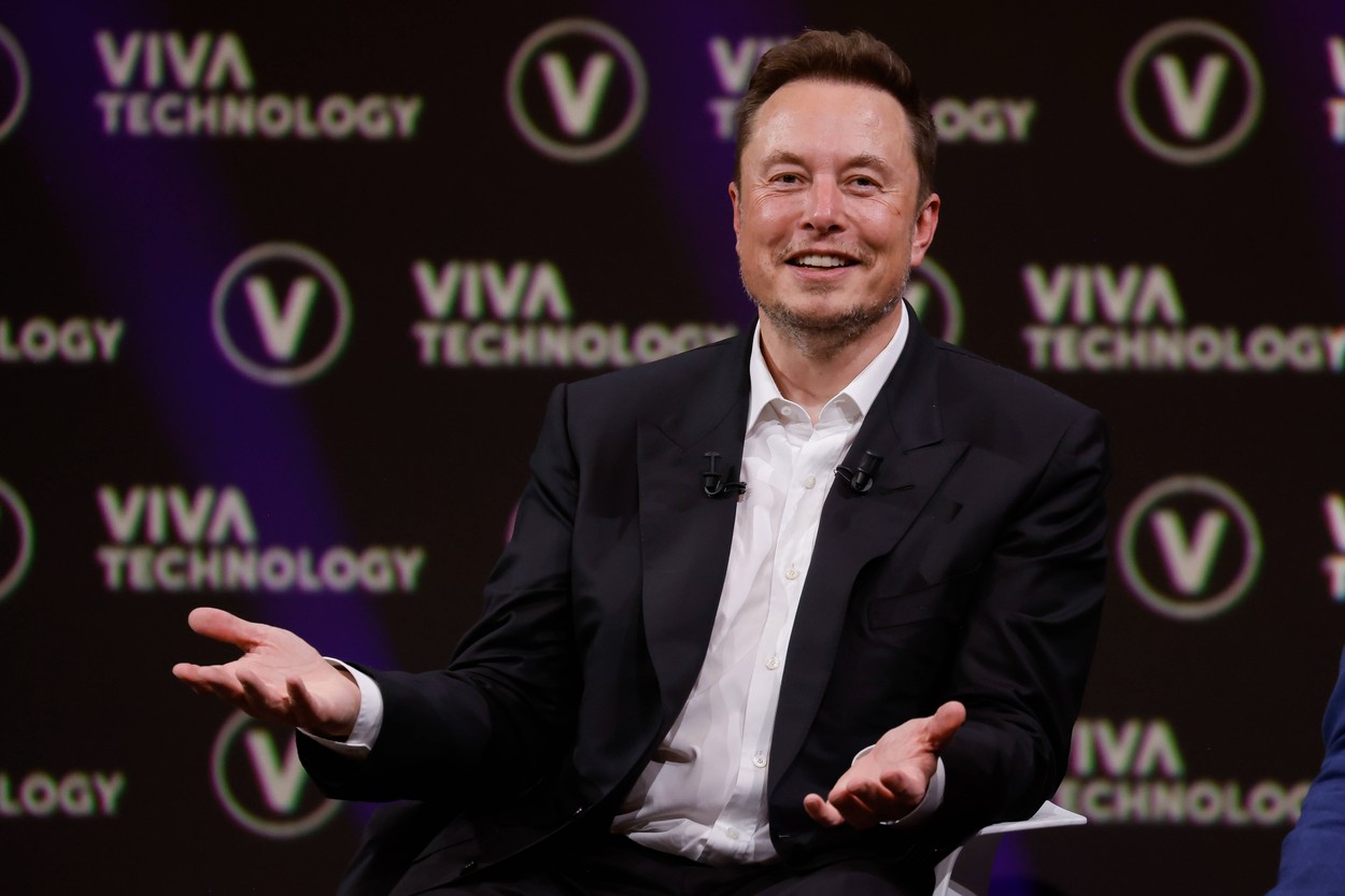 Elon Musk vrea să implanteze primul cip în creierul unui om, până la sfârşitul anului