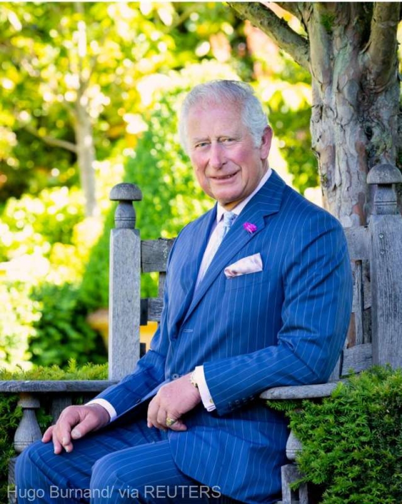 Regele Charles al III-lea a ajuns la Valea Zălanului: Majestatea Sa i-a salutat pe localnicii care l-au întâmpinat şi a primit flori