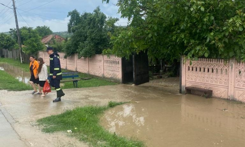 Arad: Comitetul Județean pentru Situații de Urgență a decis formarea unei comisii pentru evaluarea daunelor cauzate de inundații