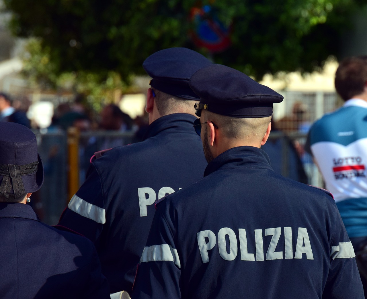 O fetiţă de 5 ani este de negăsit după ce a DISPĂRUT în timp ce se juca pe treptele din faţa hotelului din Florența unde locuia cu părinții