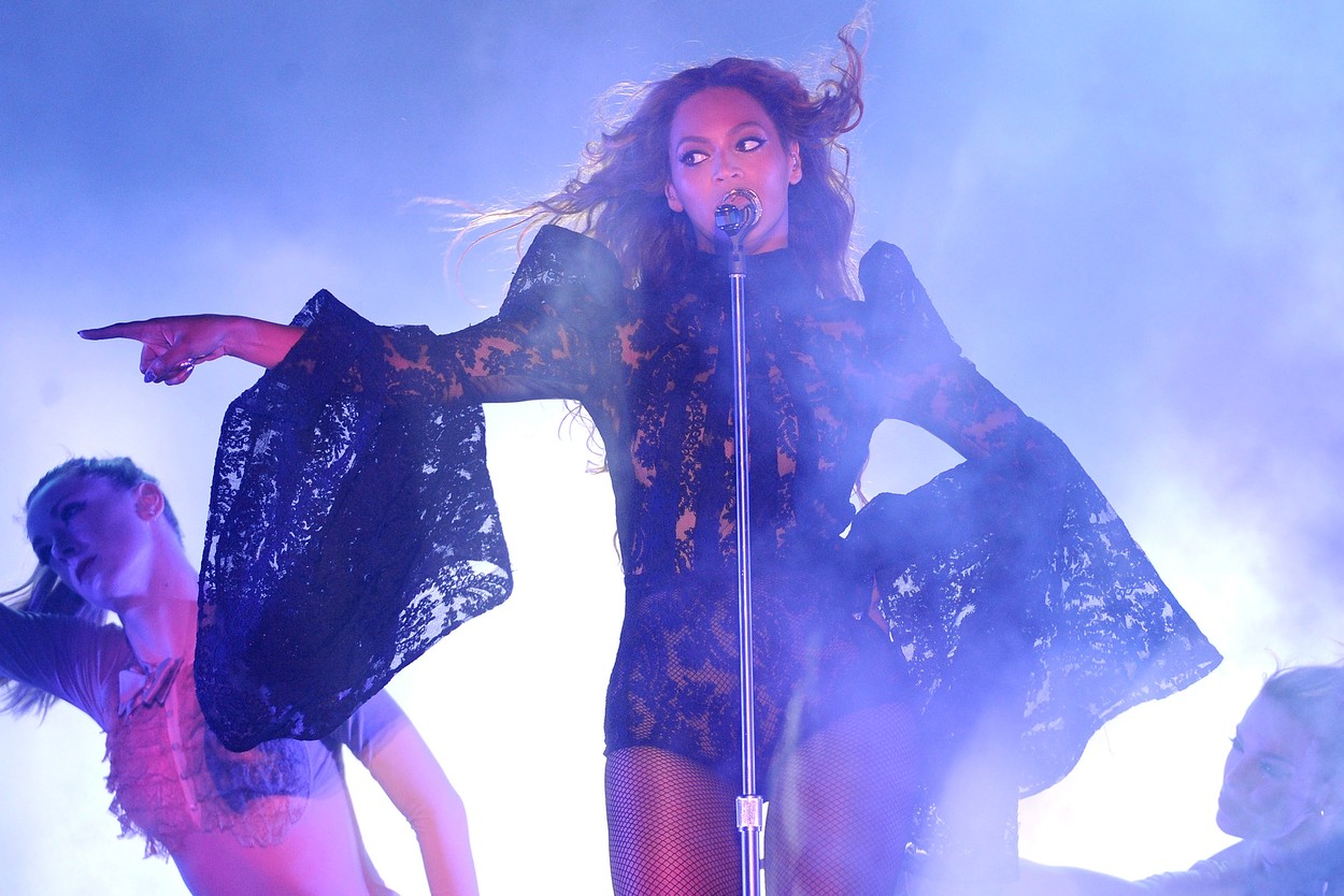 Gestul inegalabil făcut de Beyonce pentru un fan în timpul concertului. Publicul a primit cu aplauze momentul special