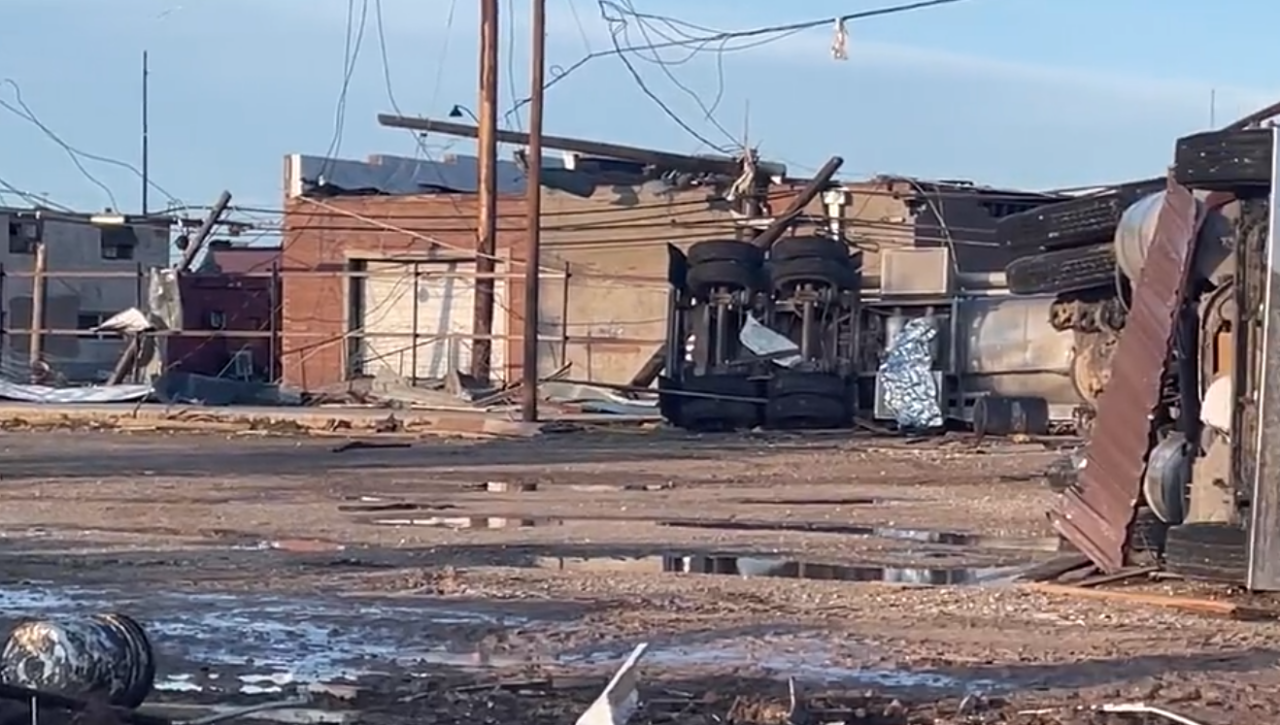 Trei persoane au murit și alte câteva zeci au fost rănite după ce o tornadă a devastat un oraș din Texas