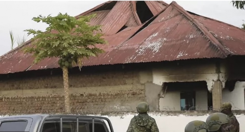 MASACRU în Uganda. Copii arși de vii, băieții căsăpiți cu topoare, fetele răpite pentru a fi vândute. Cine sunt măcelarii