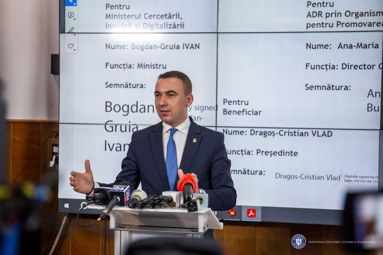 Iohannis a luat act de demisia Gabrielei Firea și l-a numit interimar pe Bogdan Ivan la Ministerul Familiei