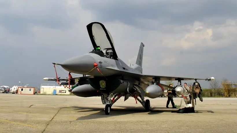 Piloții ucraineni vor învăța să piloteze aeronavele F 16, în România