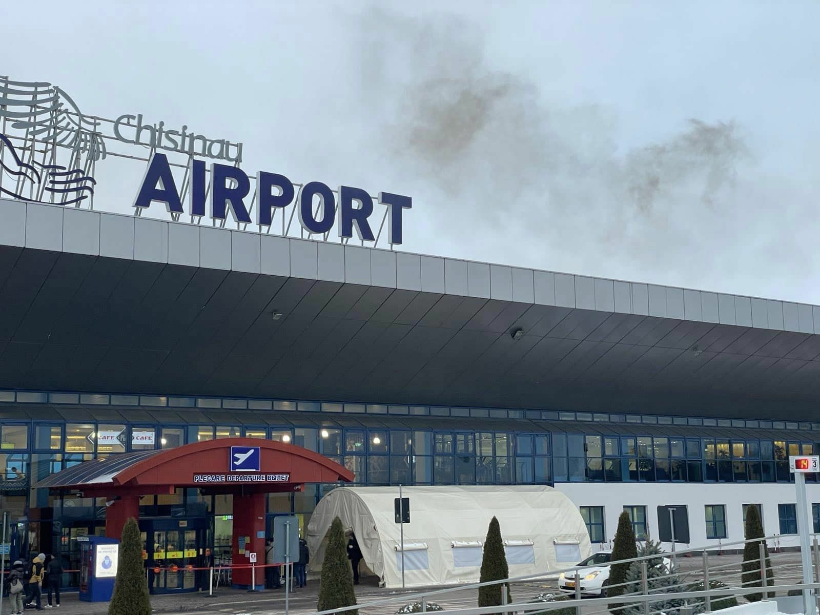 Cine sunt cei doi bărbați UCIȘI cu sânge rece pe aeroportul din Chişinău. Atacatorul este în spital, în stare gravă