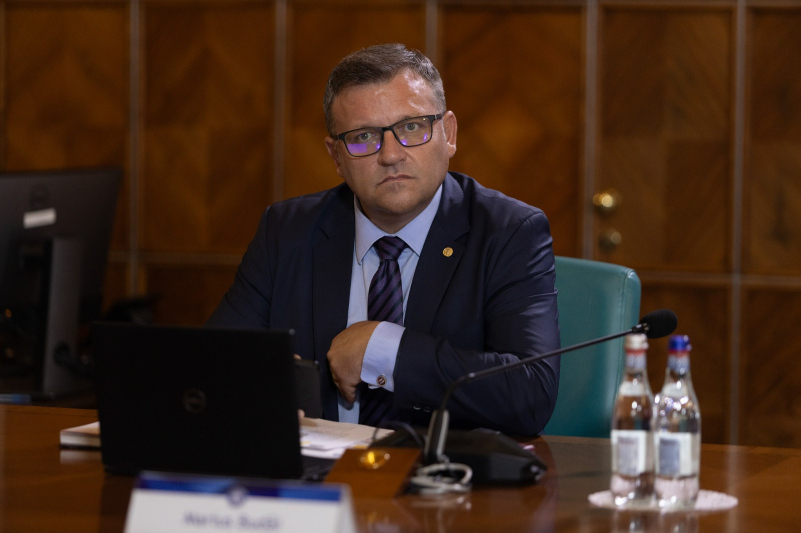 Primul „cap care cade” după scandalul din „azilele groazei”. Ministrul Muncii, Marius Budăi, a DEMISIONAT. Marcel Ciolacu: „Este reacția firească”