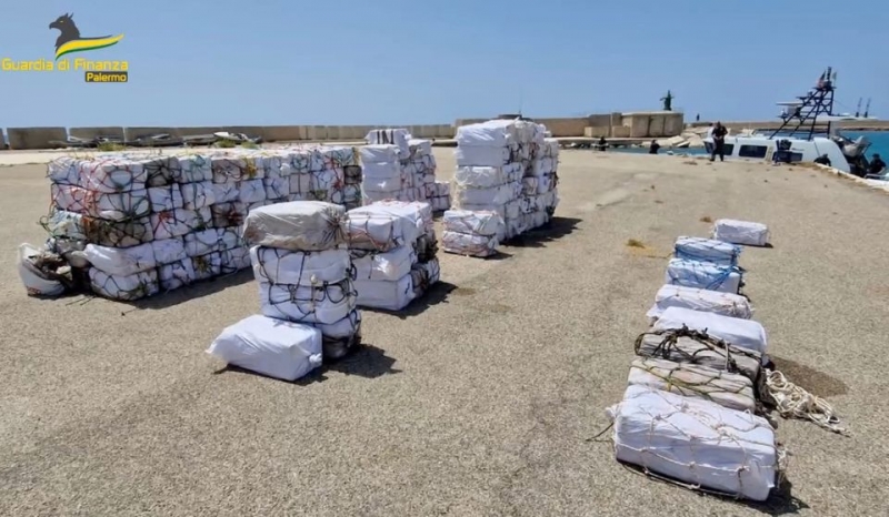 Cocaină în valoare de peste 850 de milioane de euro, capturată în Sicilia