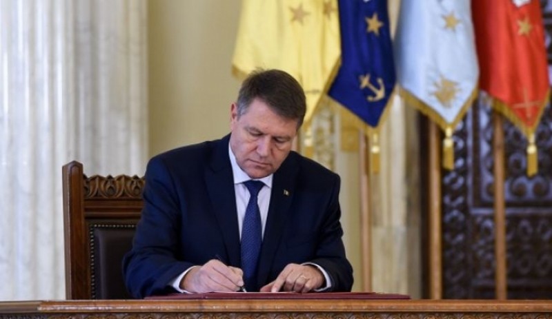Klaus Iohannis n-a stat pe gânduri! A semnat rapid decretul prin care Gabriela Firea și-a dat demisia