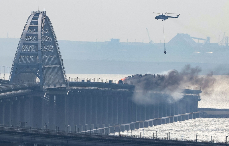 Putin afirmă că armata rusă a efectuat lovituri preventive după incidentul de pe podul din Crimeea