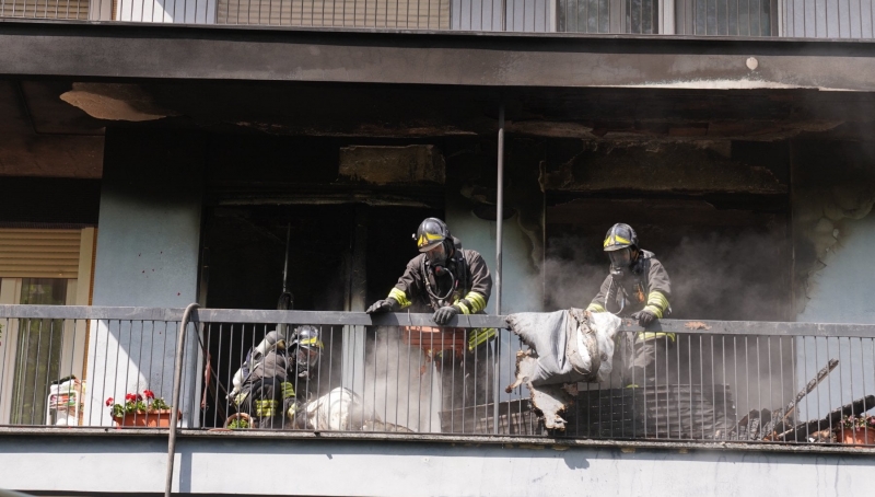 FOTO | Incendiu devastator la un azil de bătrâni: Șase morți și zeci de răniți