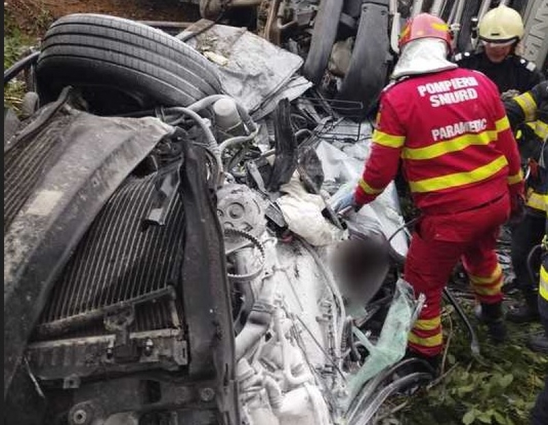 FOTO | Accident extrem de grav pe DN 17: Două persoane au murit și o a treia este în stare critică – Traficul este blocat complet