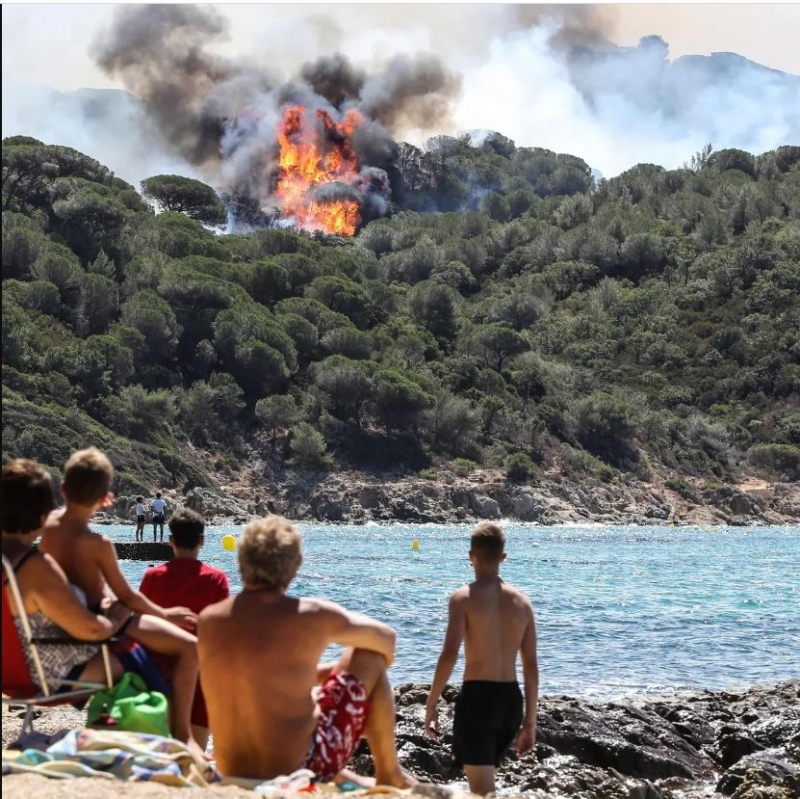 Haos total în Grecia: vacanțele turiștilor au fost anulate, dar mulți sunt blocați în Republica Elenă