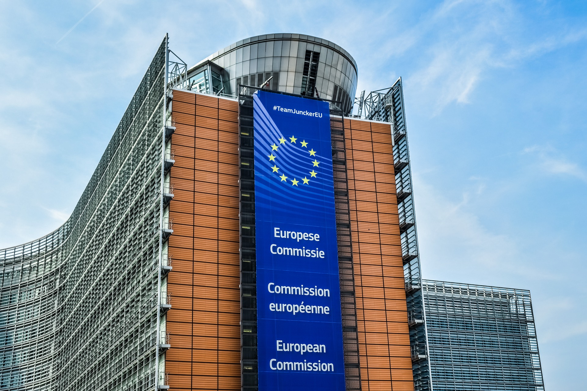 Bani europeni pentru daunele produse de secetă. Comisia Europeană propune un sprijin financiar de 33,9 milioane EUR pentru România