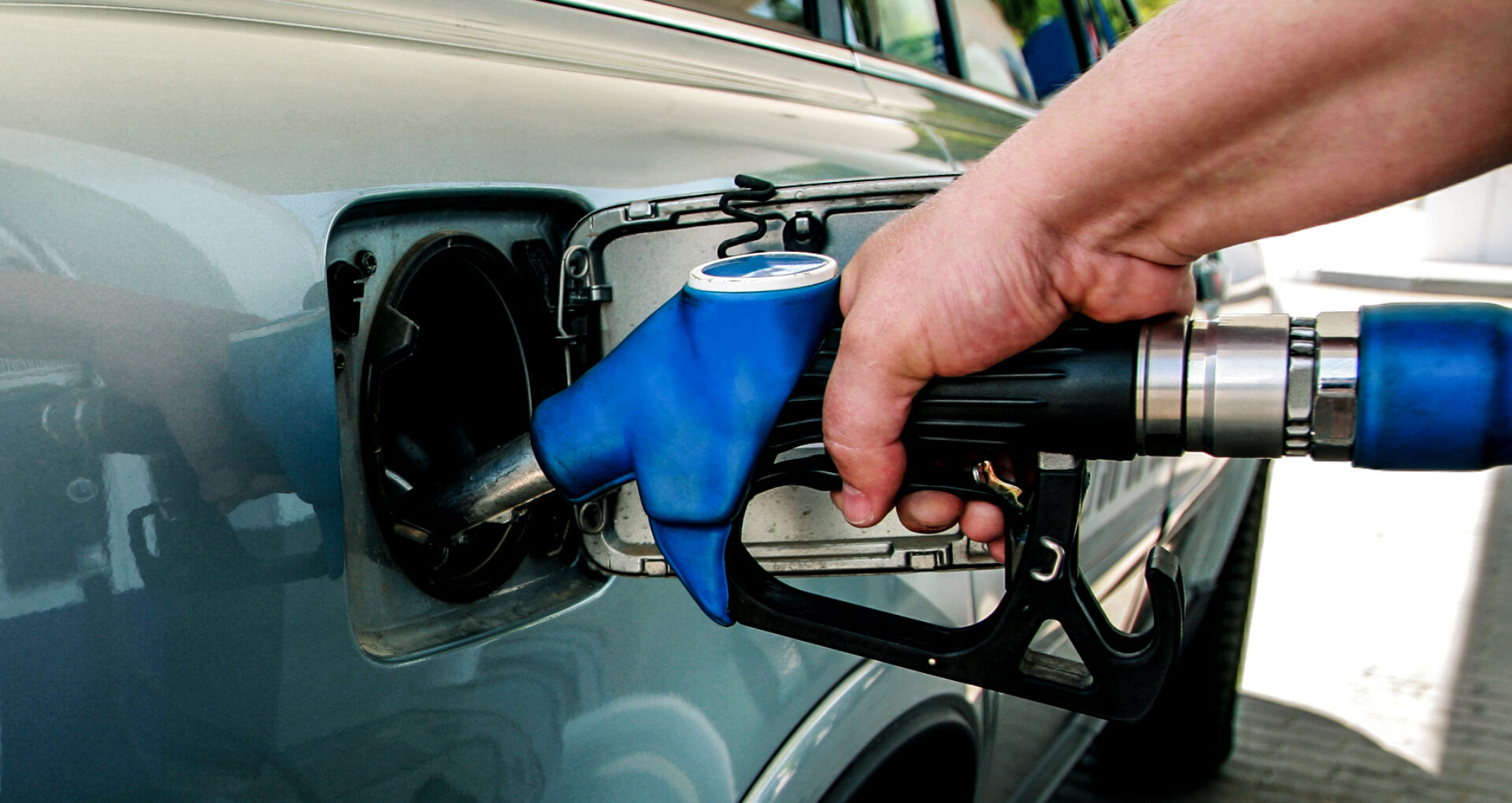 Prețul carburanților este în creștere. Care sunt cauzele și cât mai durează scumpirile