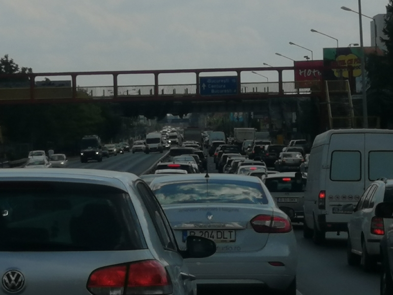 Coloană de maşini de aproximativ 5 km în zona Cabanei Bâlea Lac, pe ambele sensuri, pe DN 7C Transfăgărăşan