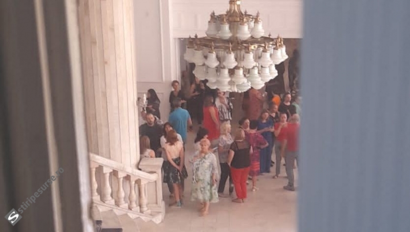 Situație explozivă în aparatul bugetar: Angajații Ministerului Finanțelor protestează în holul instituției (surse)