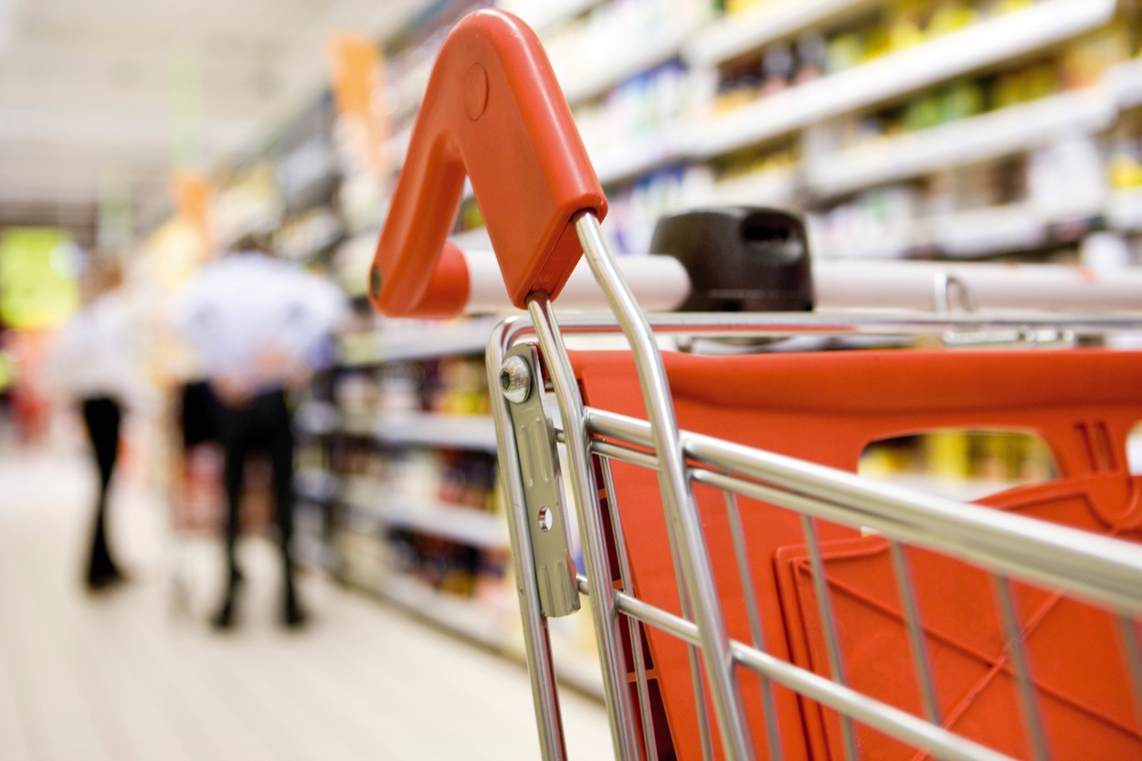 Prețurile medii ale alimentelor de bază au scăzut cu până la 43% în prima săptămână din luna august