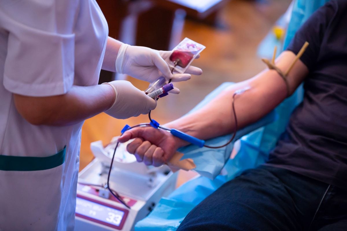 Aproape 100.000 de donatori potențiali de celule stem hematopoietice în România. La ce sunt bune