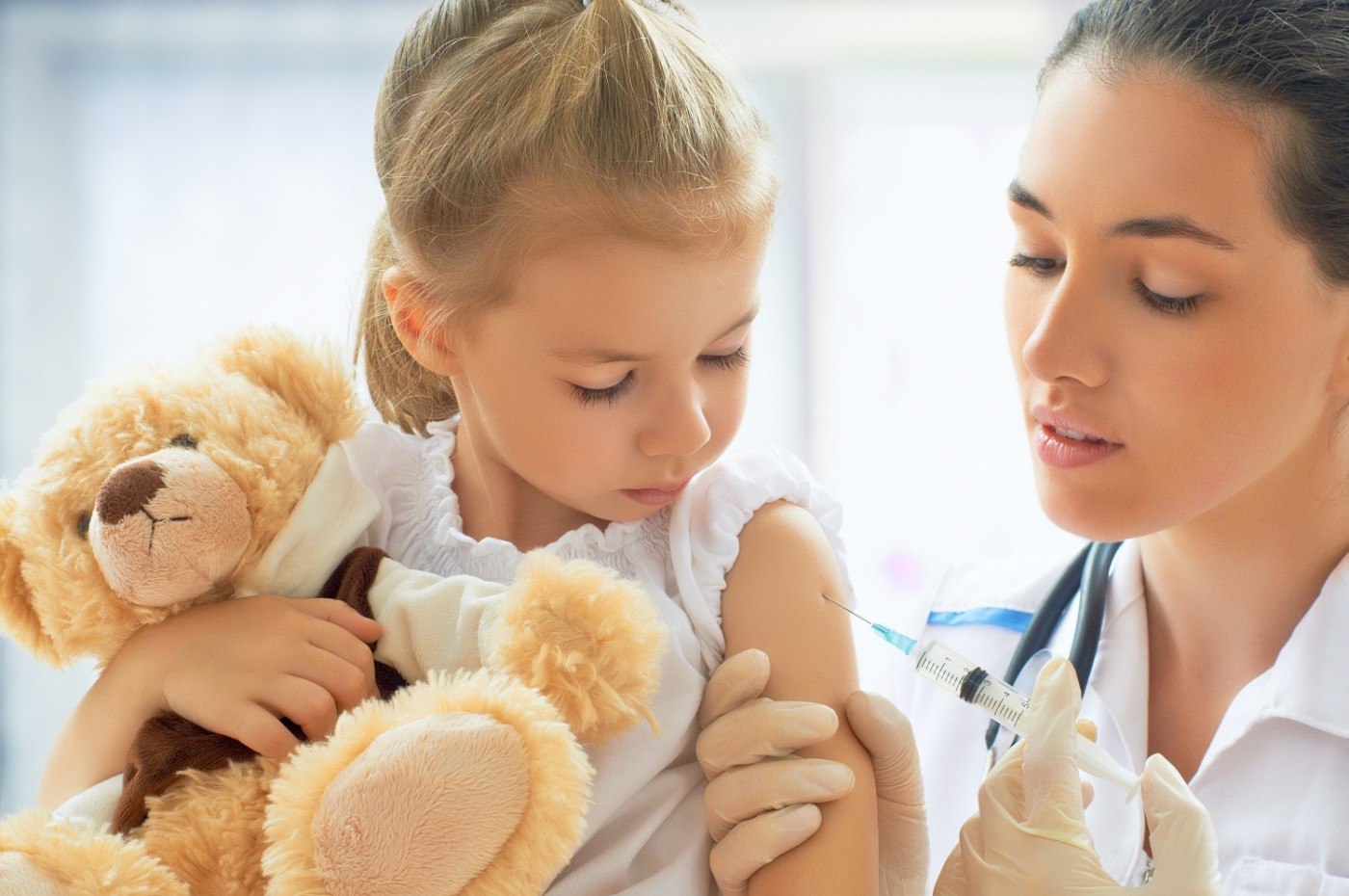 Zece mituri și adevăruri despre bolile copilăriei și vaccinuri. „Nevaccinați, adulții care fac oreion pot deveni sterili”