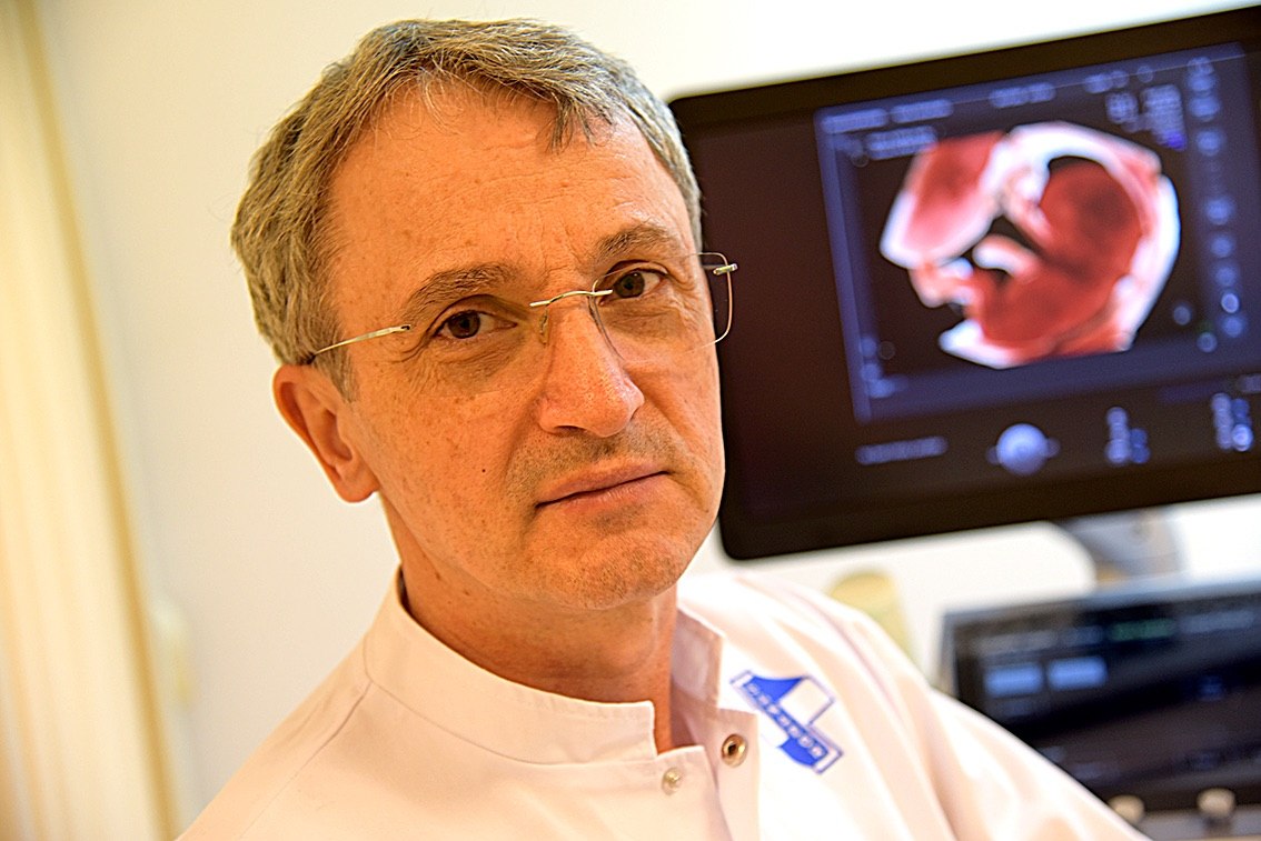 INTERVIU Conf. Dr. Doru Herghelegiu, medic primar obstetrică-ginecologie: „Nașterea este privită ca un eveniment fiziologic natural, care trebuie să decurgă ușor și frumos“
