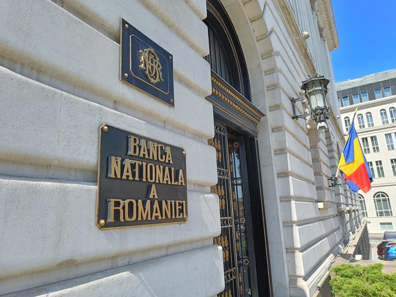 Datoria externă a României a crescut, investițiile străine sunt în scădere. Deficitul contului curent s-a micșorat față de anul trecut
