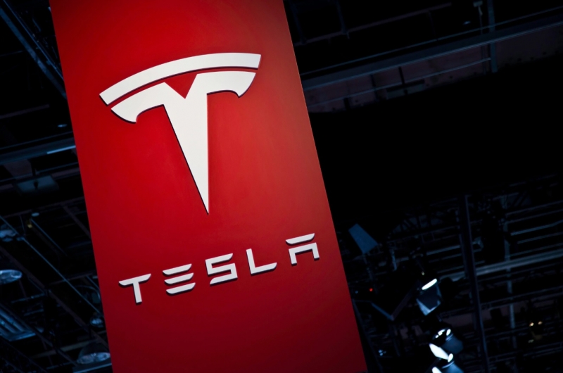 Arabia Saudită intră în cursa pentru fabricile Tesla