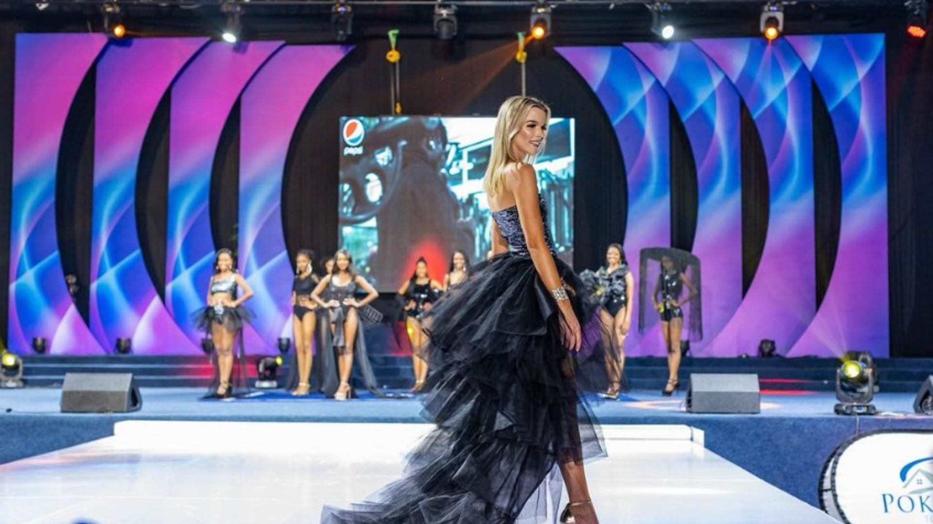 Controverse în Zimbabwe, după ce o tânără ALBĂ a câștigat concursul Miss Universe