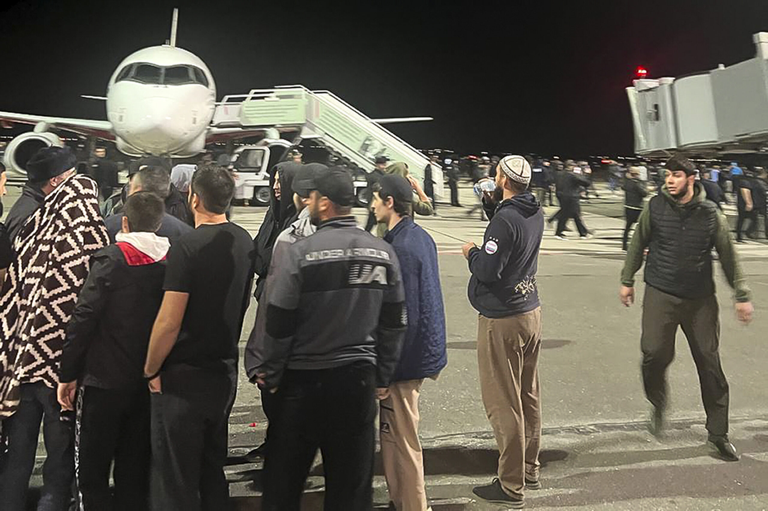 Violențe pe un aeroport din Daghestan / 60 de oameni, reținuți